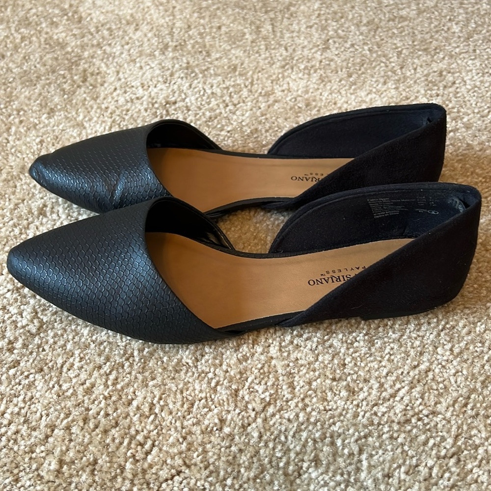 NWOT black flats, size 9.